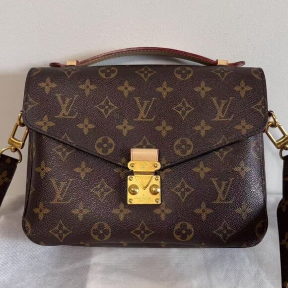 Clean Handle Louis Vuitton Pochette Métis Monogram Crossbody Bag - Picture 1 of 8